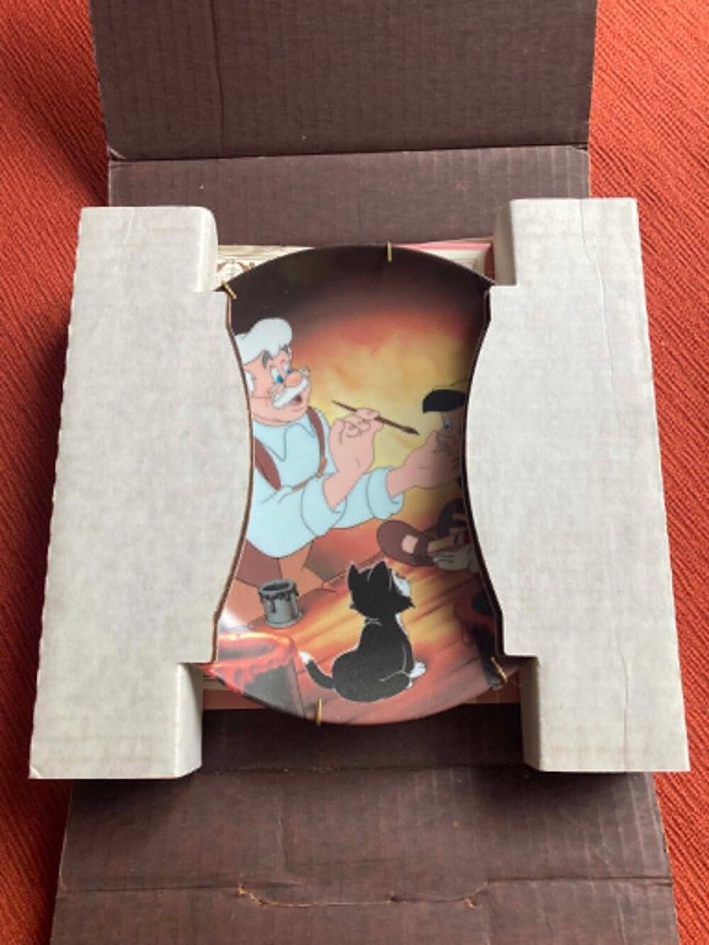 Brand New Edwin M Knowles "Geppetto Creates Pinocchio" Collector's Plate w/COA - Picture 3 of 6